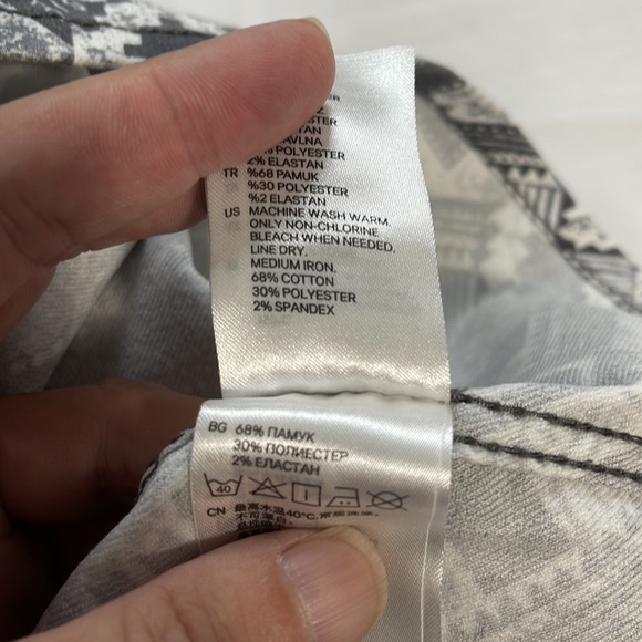 H&M women’s grey and white skirt with zipper in back Size 8 - Picture 5 of 8